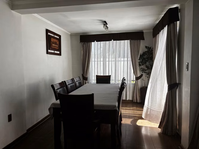 CASA EN LA REINA,  EXCELENTE UBICACION