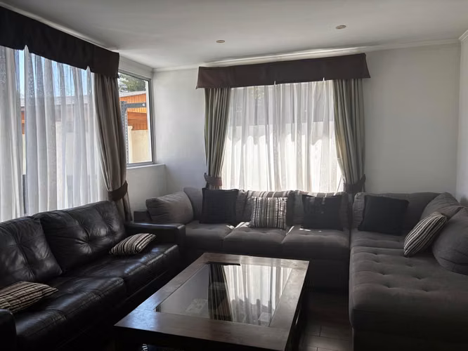 CASA EN LA REINA,  EXCELENTE UBICACION
