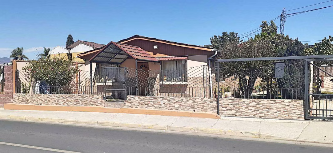 Casa con Gran Terreno // Excelente Ubicación (151626)