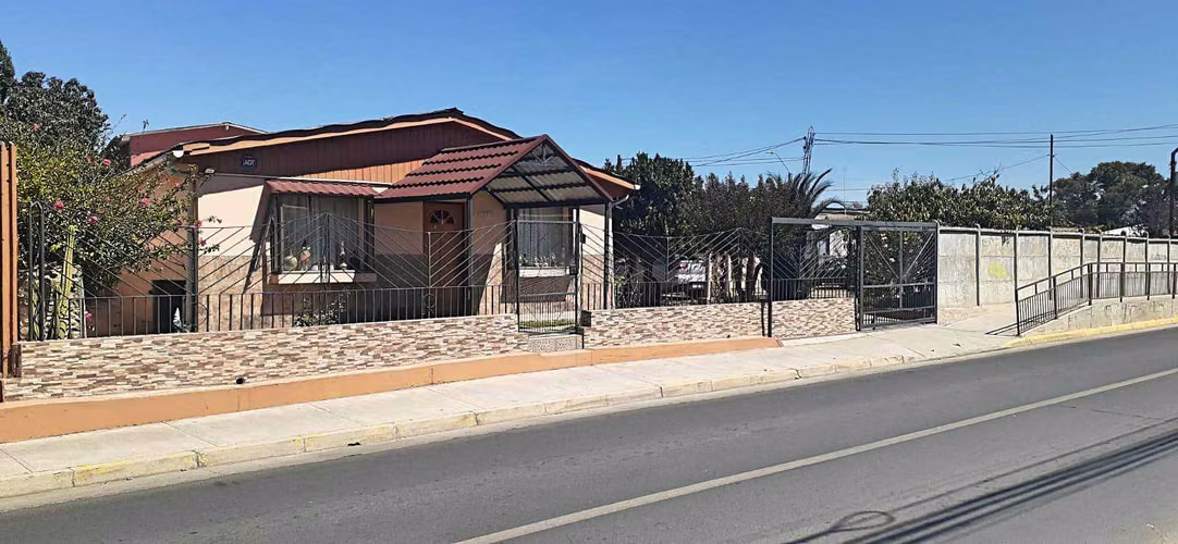 Casa con Gran Terreno // Excelente Ubicación (151626)
