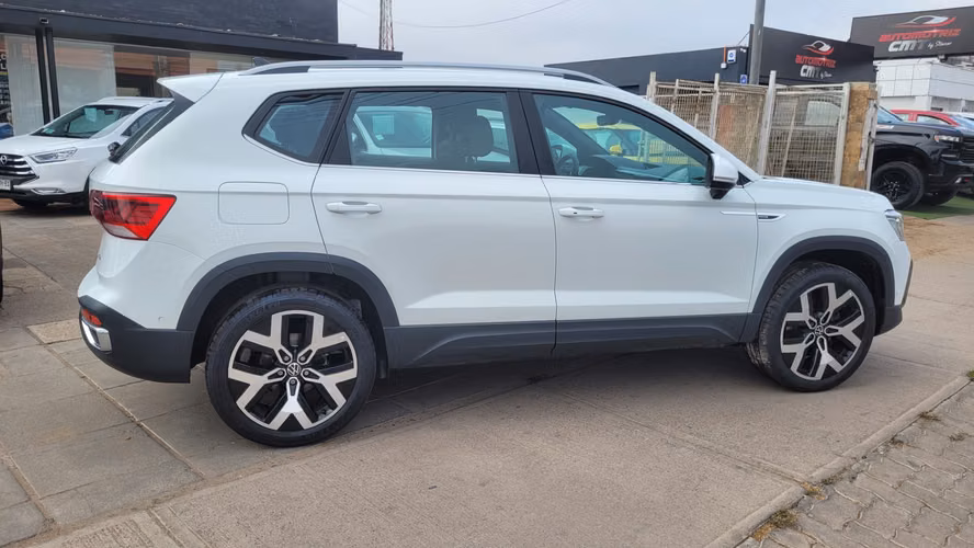 VOLKSWAGEN TAOS TSI 4X2 1.4 AUT AÑO 2024