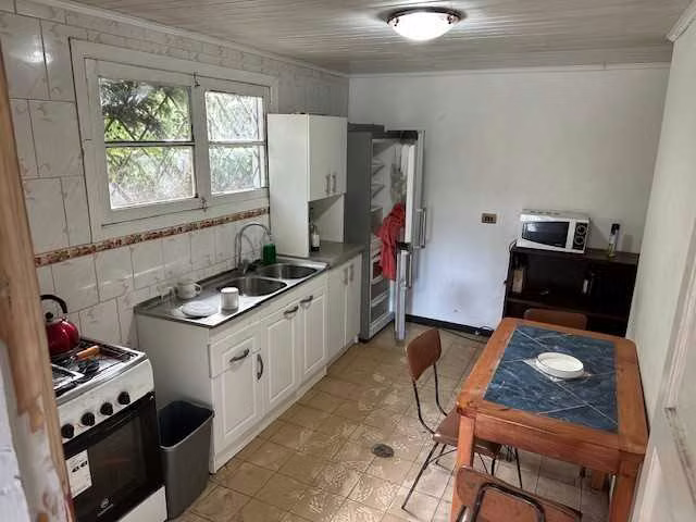 Casa en excelente ubicación y dpto. interior  (151732)