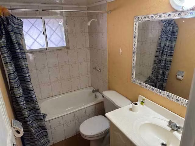 Casa en excelente ubicación y dpto. interior  (151732)