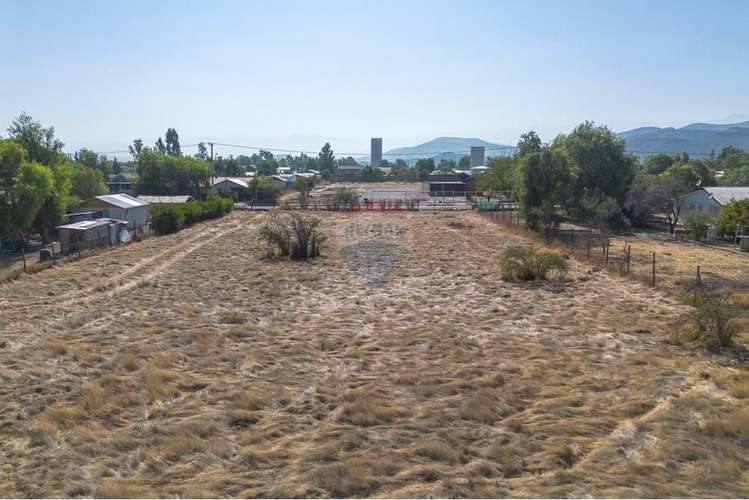 Casa mas terrenos en huertos familiares titil
