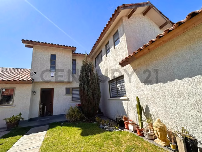 Vendo casa de dos pisos en Rosario de Peñuelas