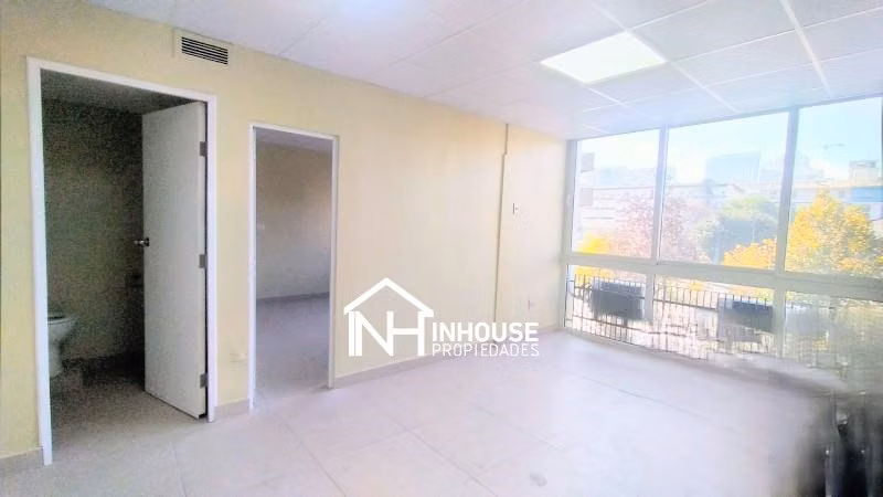 Oficina en arriendo Metro Los Leones. Providencia
