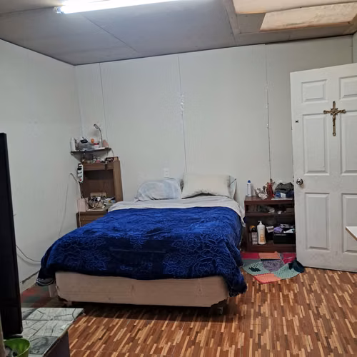 Amplia Propiedad de esquina, 3 Casas, Barrio 18