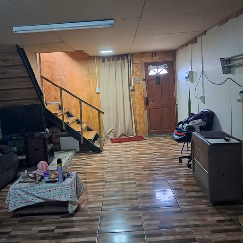 Amplia Propiedad de esquina, 3 Casas, Barrio 18