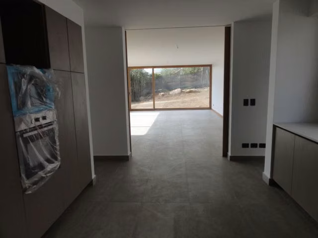 Arboretum. 4 dormitorios y 4 baños más servicios.Peñalolen