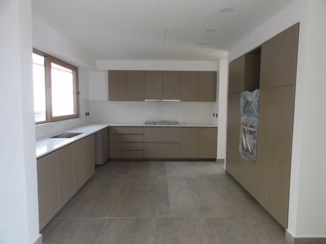 Arboretum. 4 dormitorios y 4 baños más servicios.Peñalolen