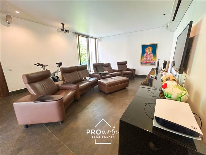 Casa en venta, 7 dorm. Con acceso y vista a Cancha de Golf