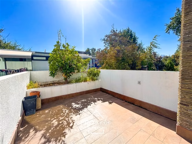 Casa en venta, 7 dorm. Con acceso y vista a Cancha de Golf
