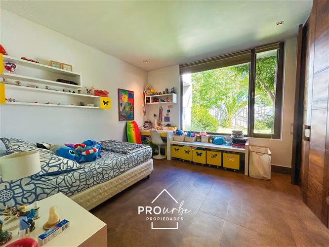 Casa en venta, 7 dorm. Con acceso y vista a Cancha de Golf