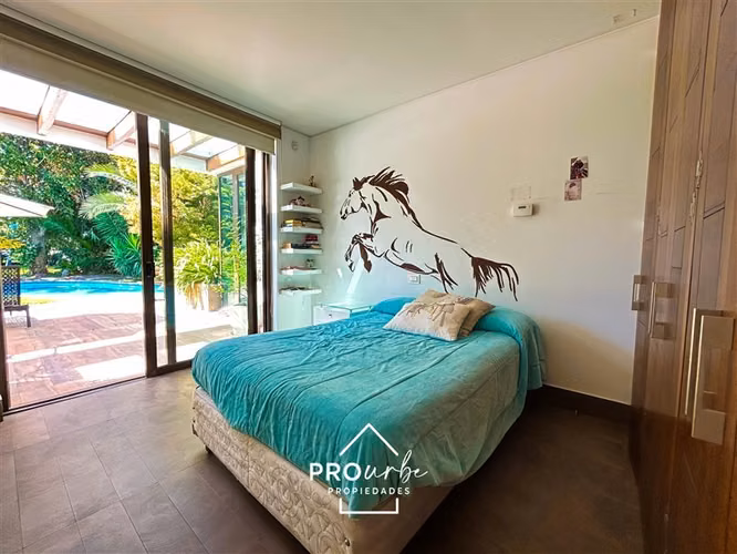 Casa en venta, 7 dorm. Con acceso y vista a Cancha de Golf