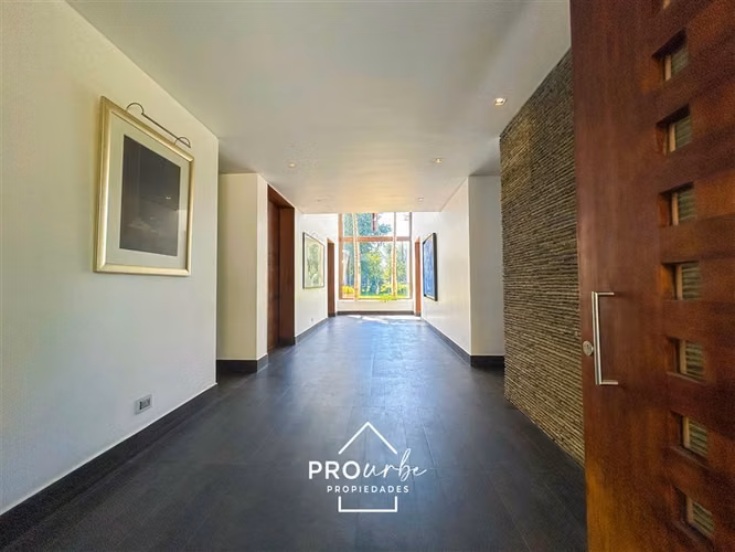Casa en venta, 7 dorm. Con acceso y vista a Cancha de Golf