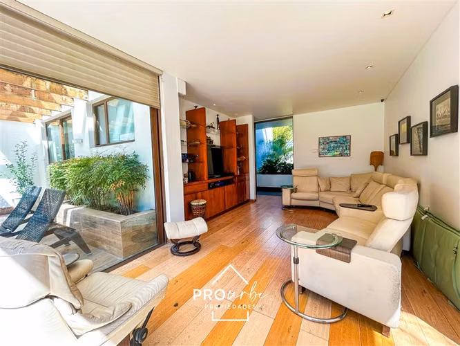 Casa en venta, 7 dorm. Con acceso y vista a Cancha de Golf