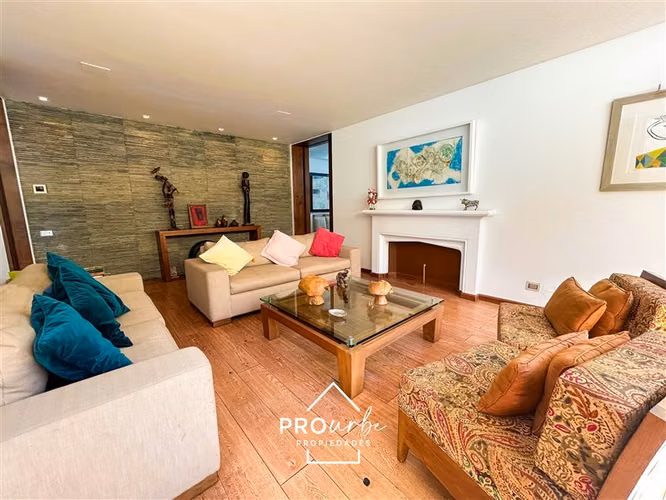 Casa en venta, 7 dorm. Con acceso y vista a Cancha de Golf