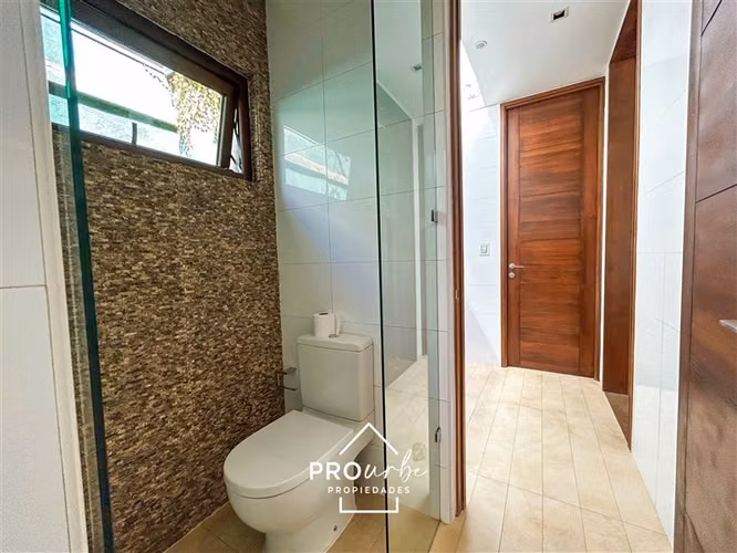 Casa en venta, 7 dorm. Con acceso y vista a Cancha de Golf