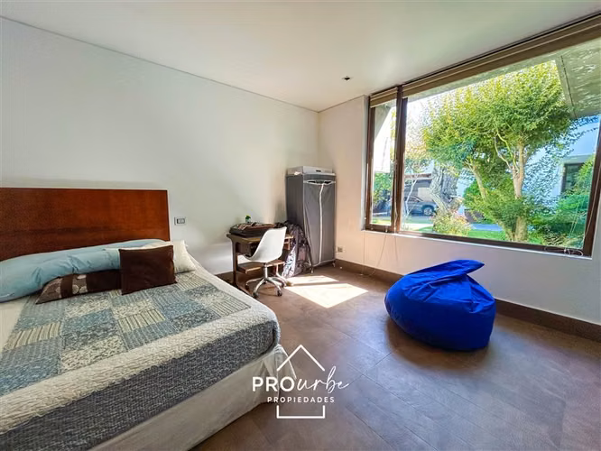 Casa en venta, 7 dorm. Con acceso y vista a Cancha de Golf