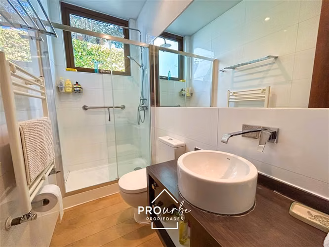Casa en venta, 7 dorm. Con acceso y vista a Cancha de Golf