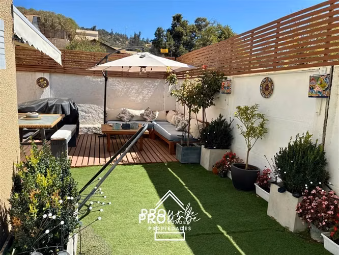 CONDOMINIO / PANELES SOLARES / QUINCHO Y ESTAR / COMO NUEVA