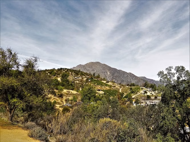 Parcela 4,69 ha con casa en venta en Olmué.