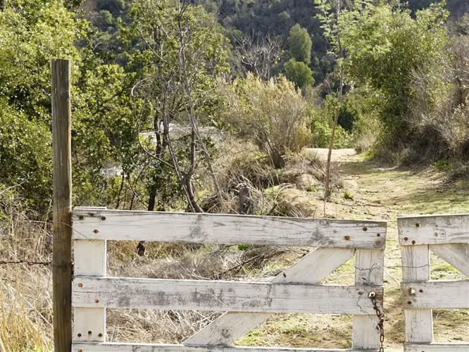 Parcela 4,69 ha con casa en venta en Olmué.