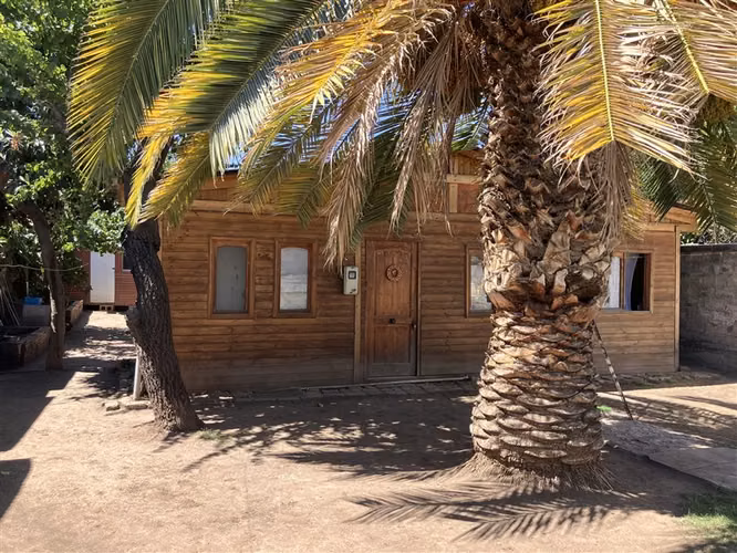 Amplia casa en venta en Recoleta con cabaña independiente