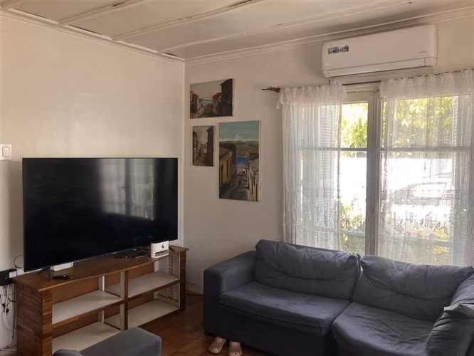 Amplia casa en venta en Recoleta con cabaña independiente