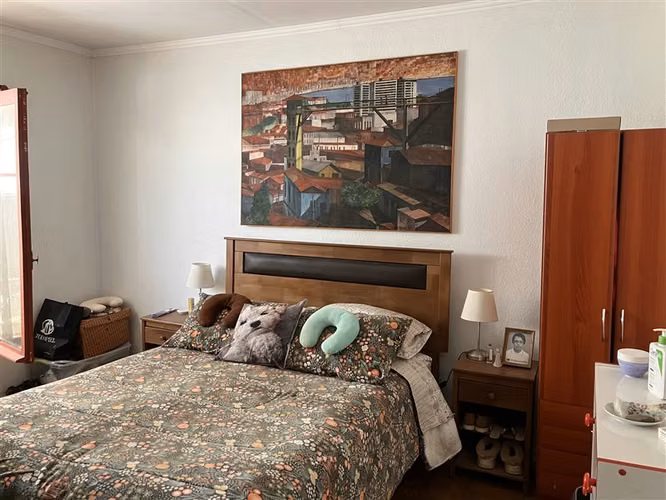 Amplia casa en venta en Recoleta con cabaña independiente