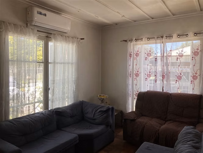 Amplia casa en venta en Recoleta con cabaña independiente