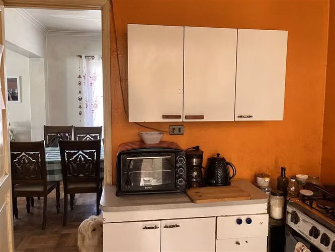 Amplia casa en venta en Recoleta con cabaña independiente
