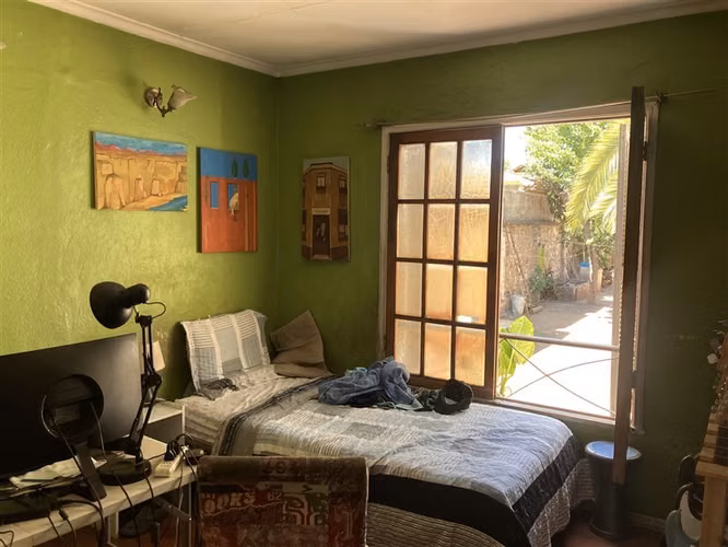 Amplia casa en venta en Recoleta con cabaña independiente