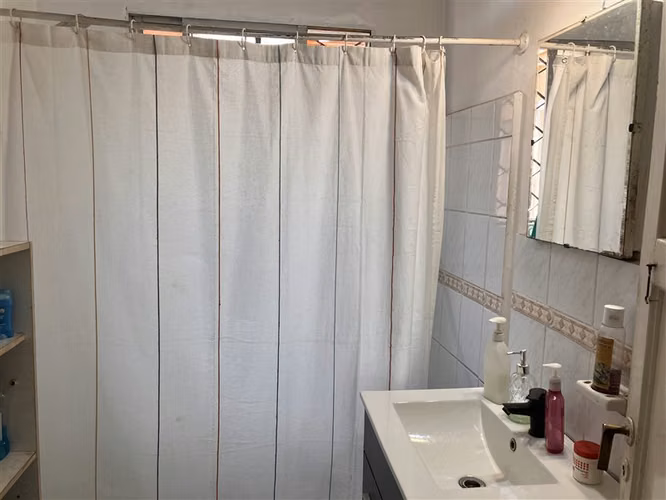 Amplia casa en venta en Recoleta con cabaña independiente