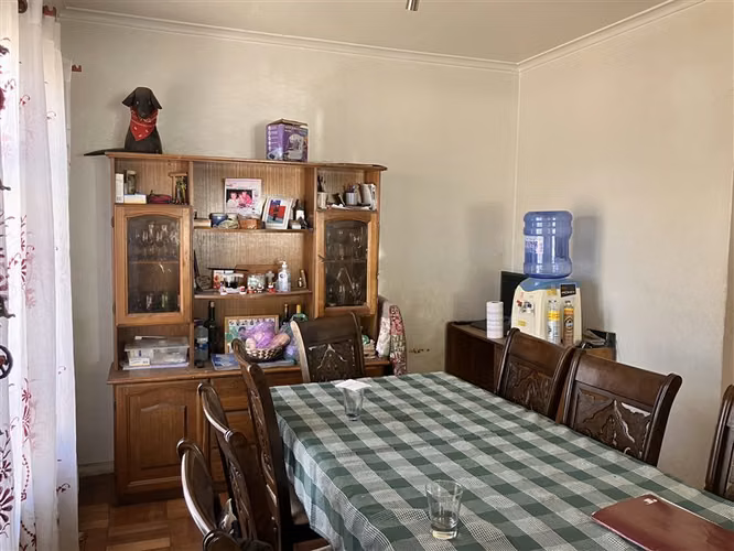 Amplia casa en venta en Recoleta con cabaña independiente