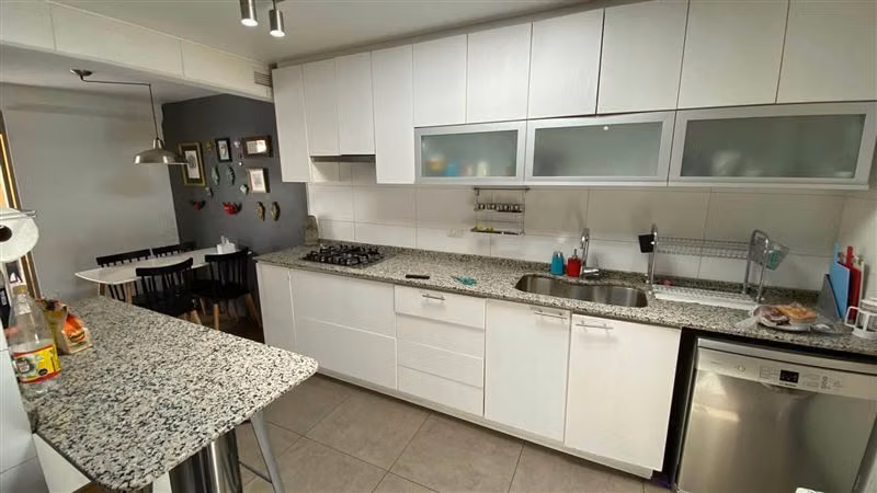 Casa en venta de 4 dorm. en La Reina