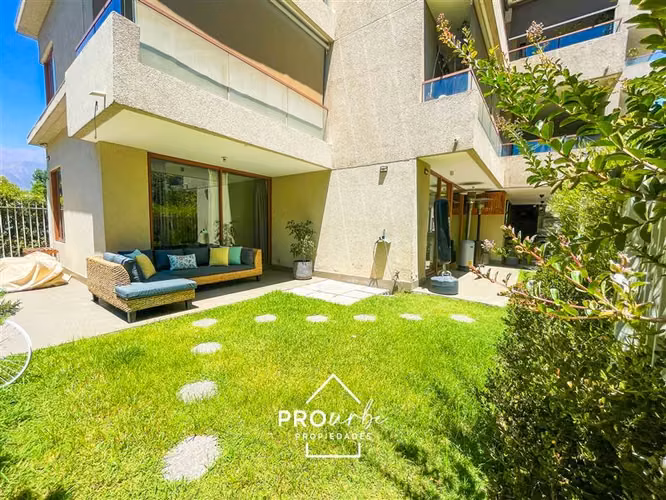 112 m2 de jardín al interior de las áreas verdes