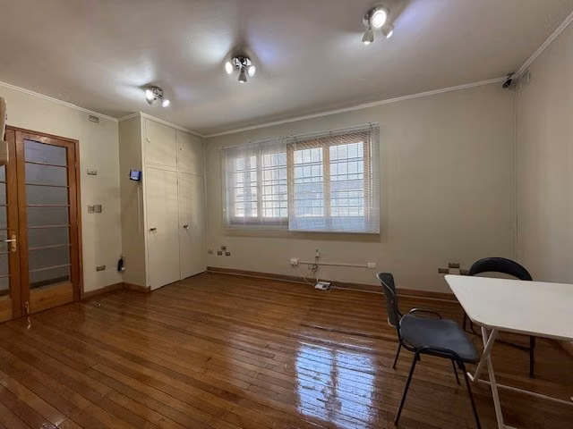 2 Casas/Oficinas remodeladas. 223 m2 const. Metro Salvador - Imagen 4
