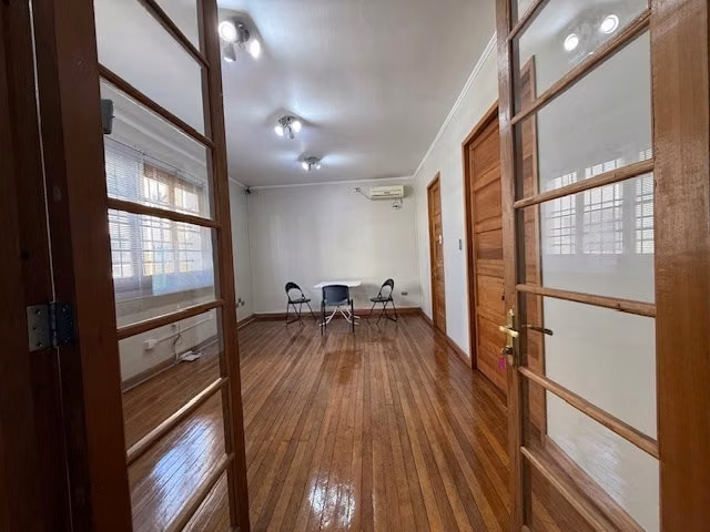 2 Casas/Oficinas recién remodeladas. Ernesto Reyes/Salvador