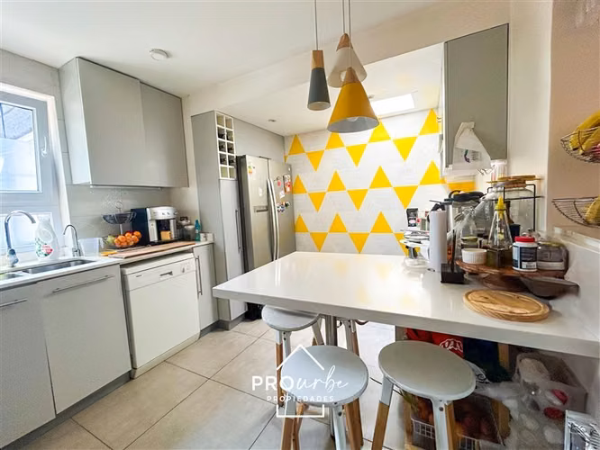 Casa + acogedor departam en venta de 4 dorm. en Providencia - Imagen 14