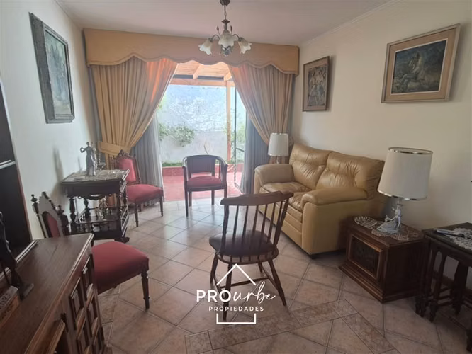 Casa en venta de 4 dorm. en Las Condes