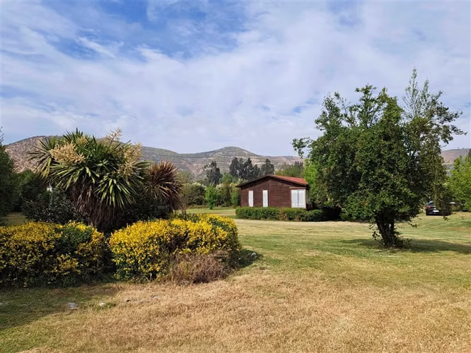 Casa en venta de 4 dorm. en María Pinto terreno 5900m2