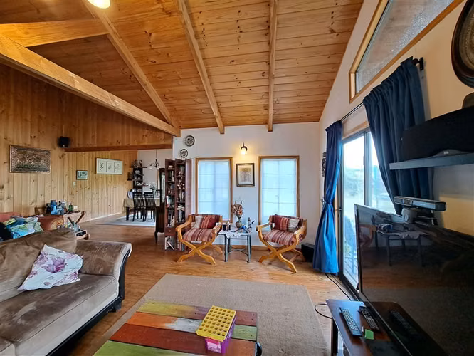 Casa en venta de 4 dorm. en María Pinto terreno 5900m2
