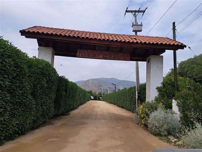 Casa en venta de 4 dorm. en María Pinto terreno 5900m2