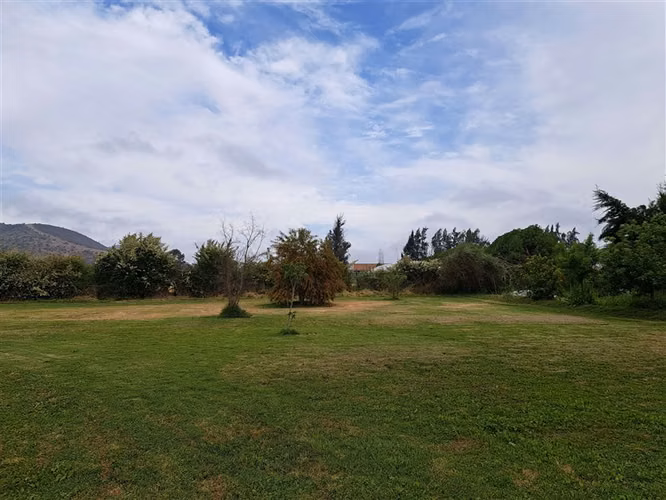 Casa en venta de 4 dorm. en María Pinto terreno 5900m2