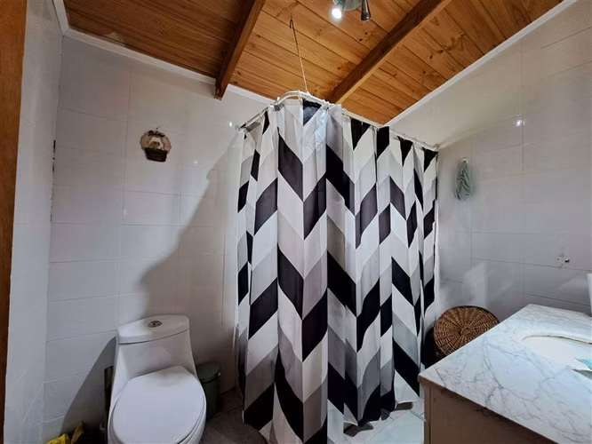 Casa en venta de 4 dorm. en María Pinto terreno 5900m2