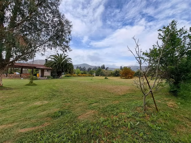 Casa en venta de 4 dorm. en María Pinto terreno 5900m2