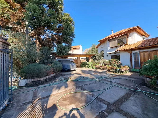 Preciosa casa de 5 dorm. piscina, 1000m2 / 240m2 construido