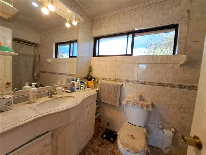Preciosa casa de 5 dorm. piscina, 1000m2 / 240m2 construido