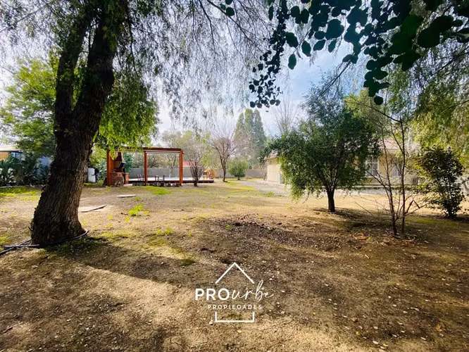 Preciosa y cómoda 210 / 5000 linda vista grandes árboles